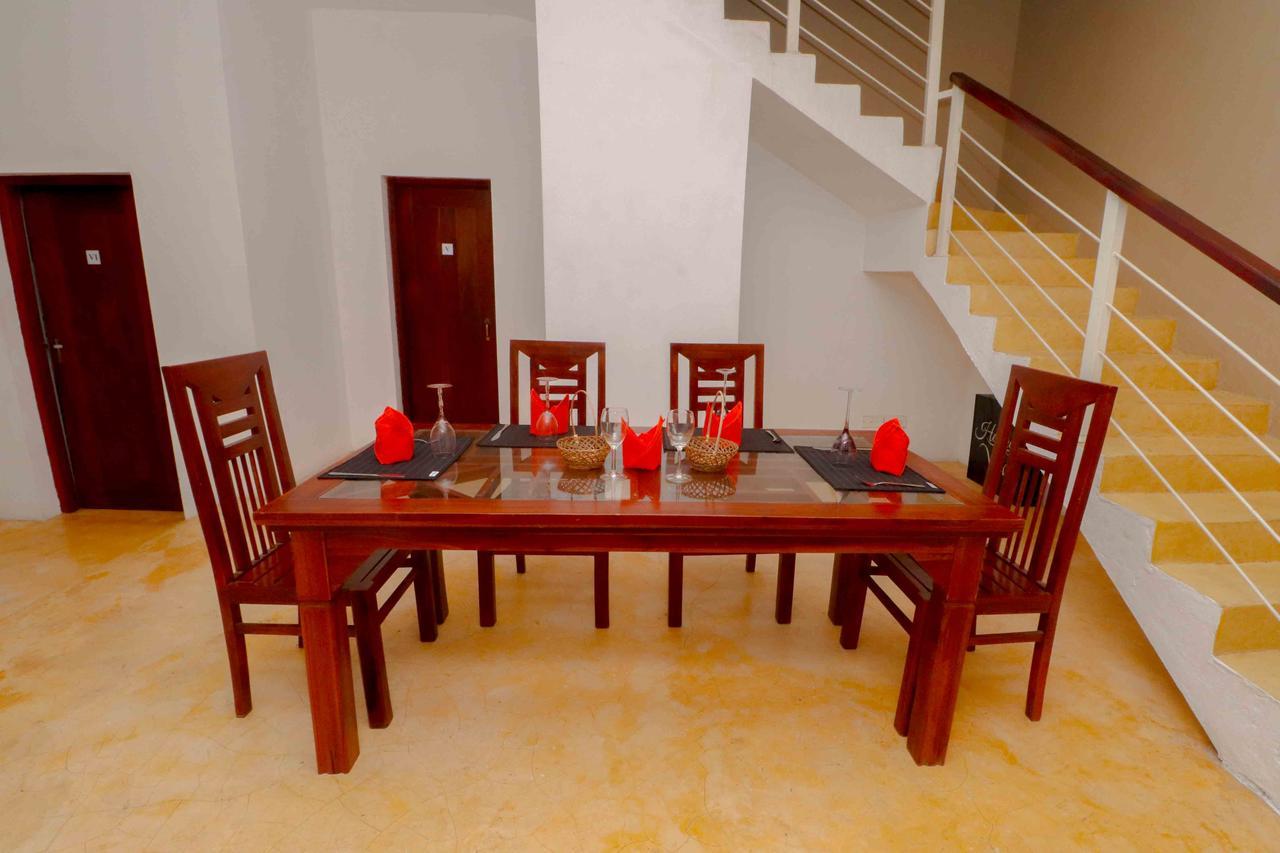 Like Mike Tourist Guest House & Restaurant Negombo Ngoại thất bức ảnh