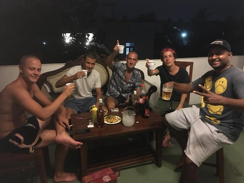 Like Mike Tourist Guest House & Restaurant Negombo Ngoại thất bức ảnh