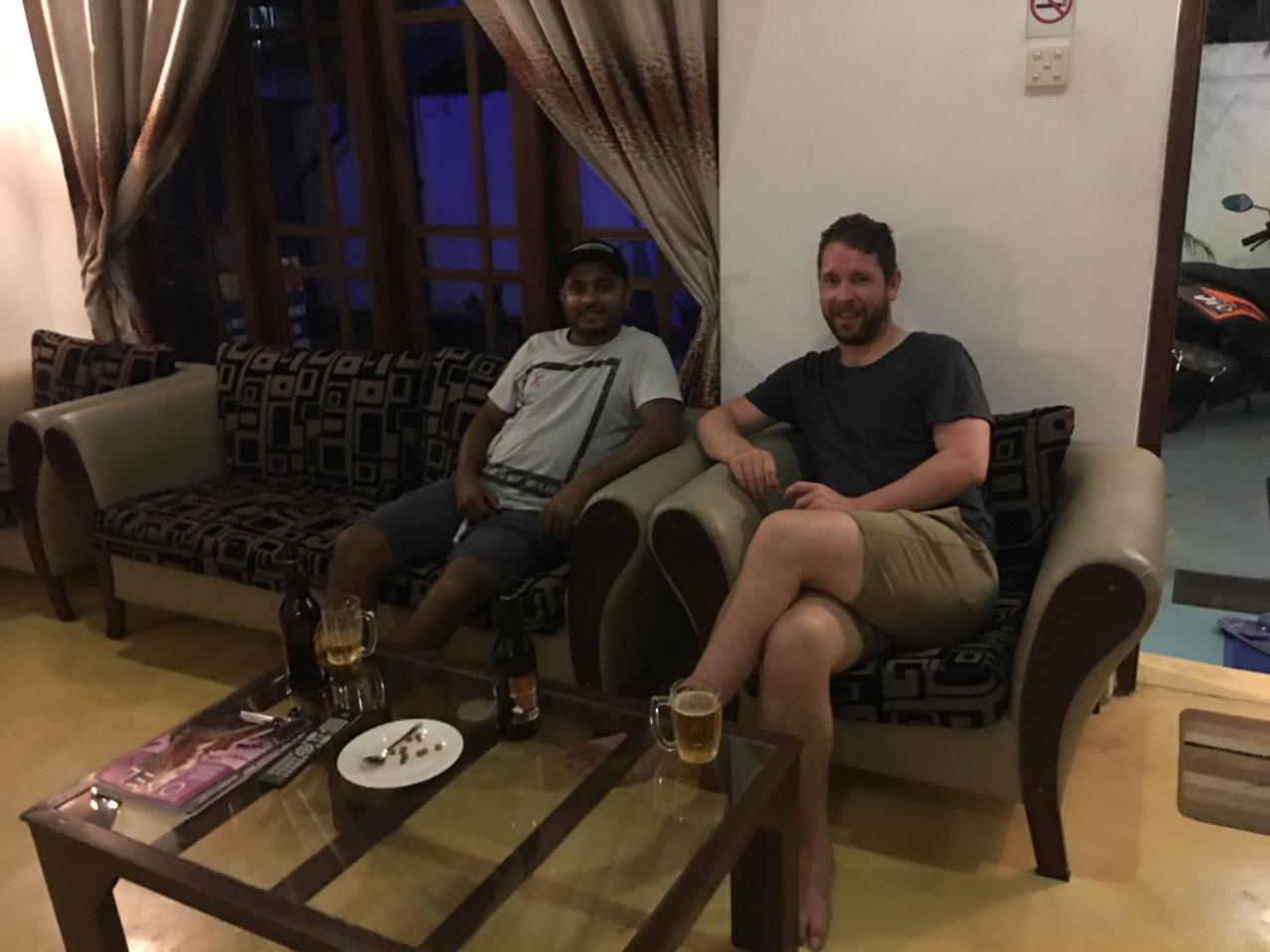 Like Mike Tourist Guest House & Restaurant Negombo Ngoại thất bức ảnh