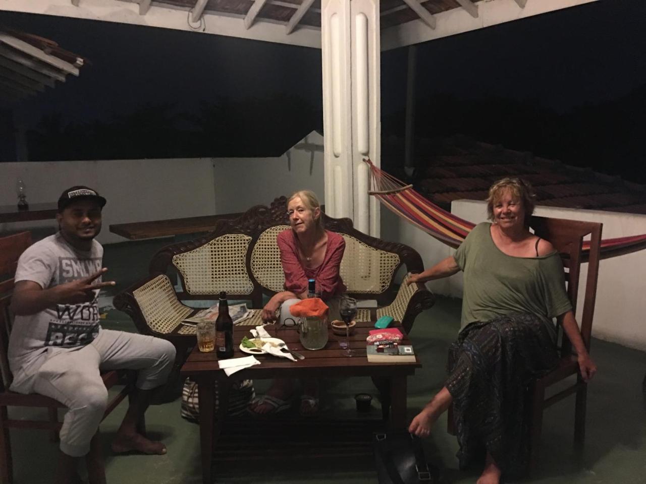 Like Mike Tourist Guest House & Restaurant Negombo Ngoại thất bức ảnh