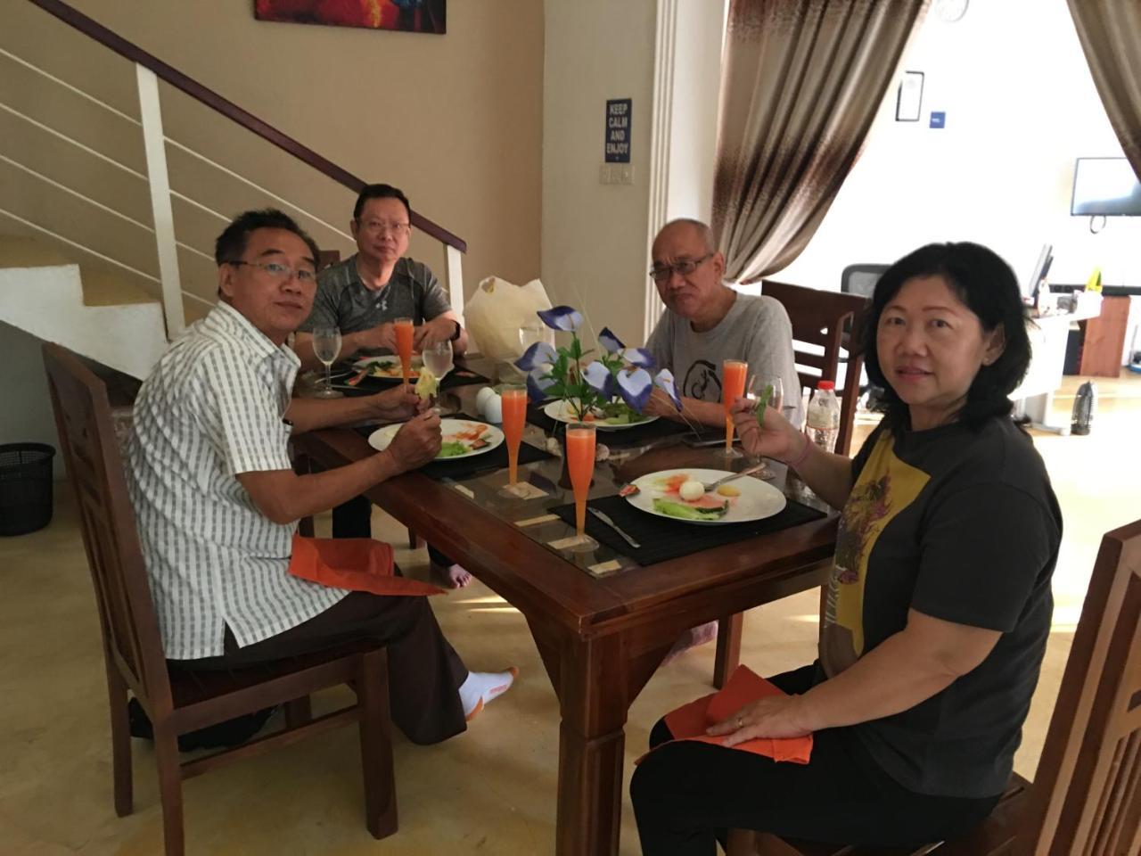 Like Mike Tourist Guest House & Restaurant Negombo Ngoại thất bức ảnh