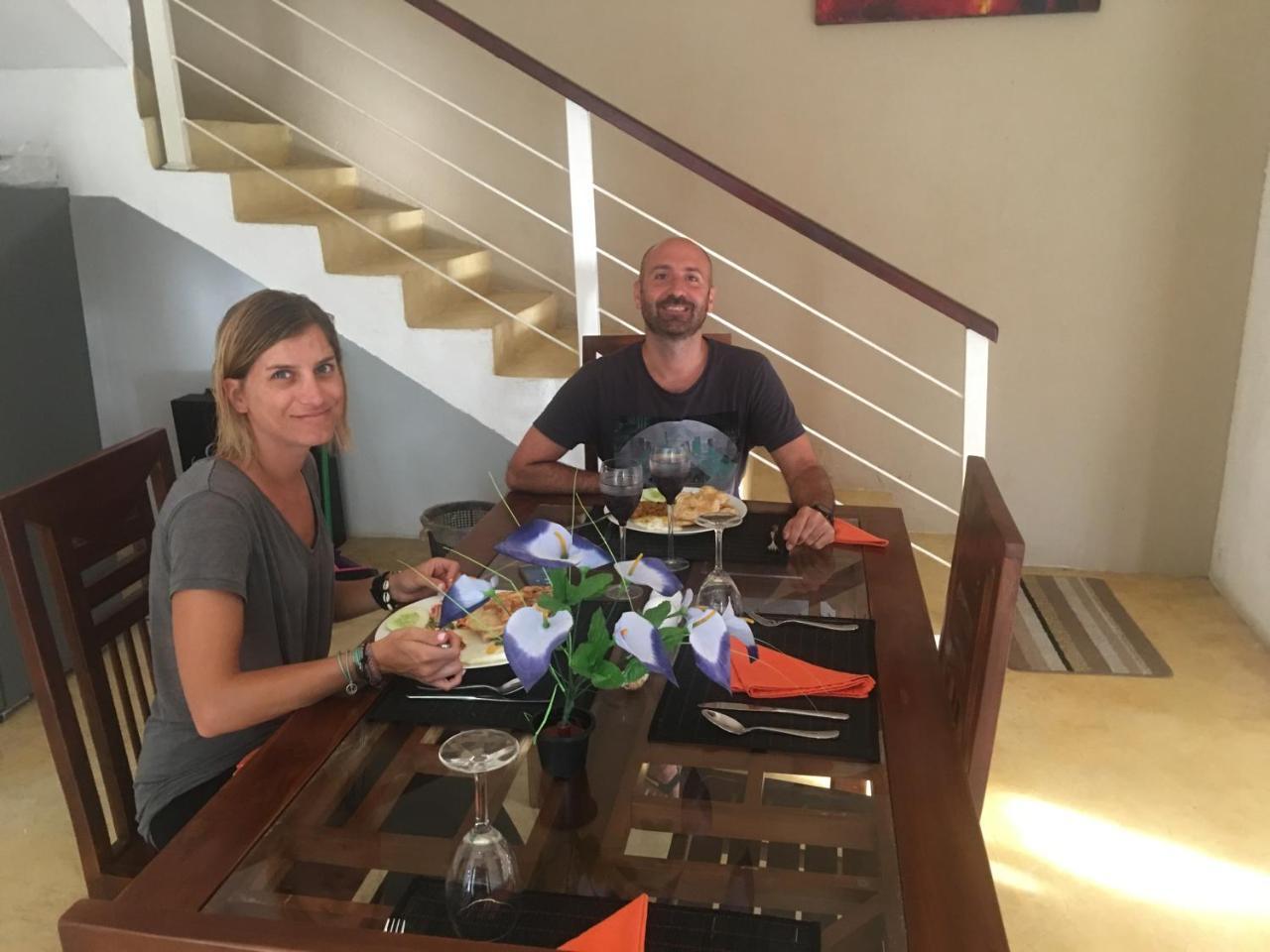 Like Mike Tourist Guest House & Restaurant Negombo Ngoại thất bức ảnh