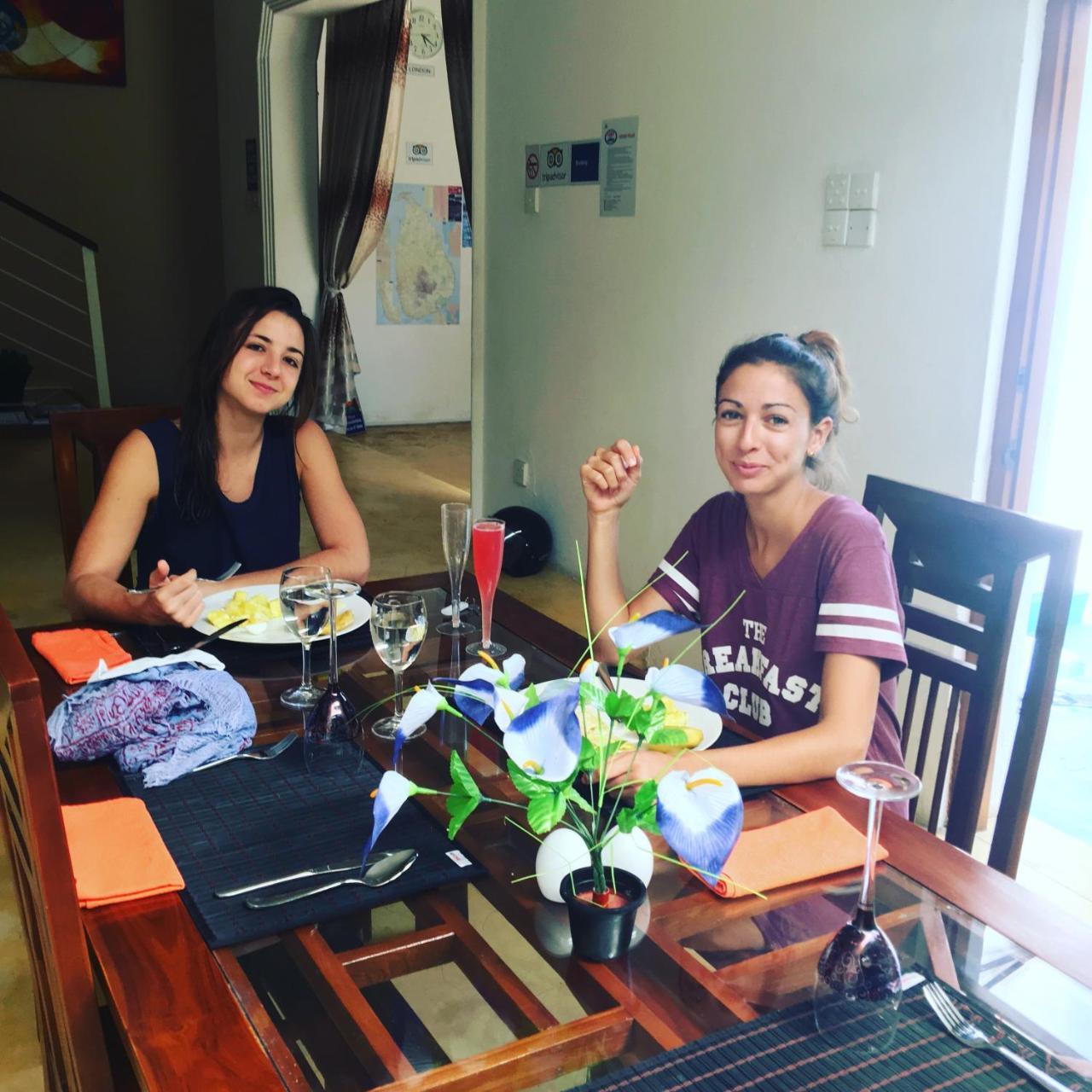 Like Mike Tourist Guest House & Restaurant Negombo Ngoại thất bức ảnh
