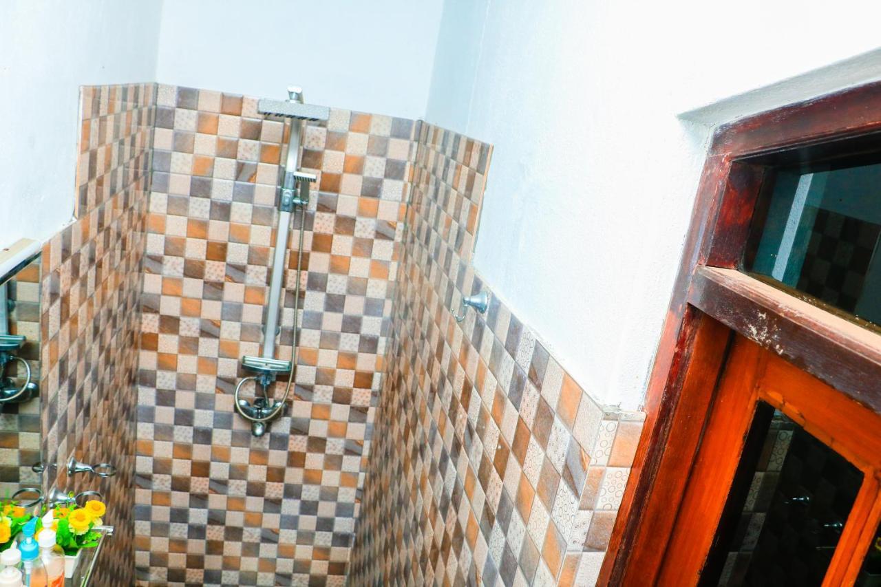 Like Mike Tourist Guest House & Restaurant Negombo Ngoại thất bức ảnh