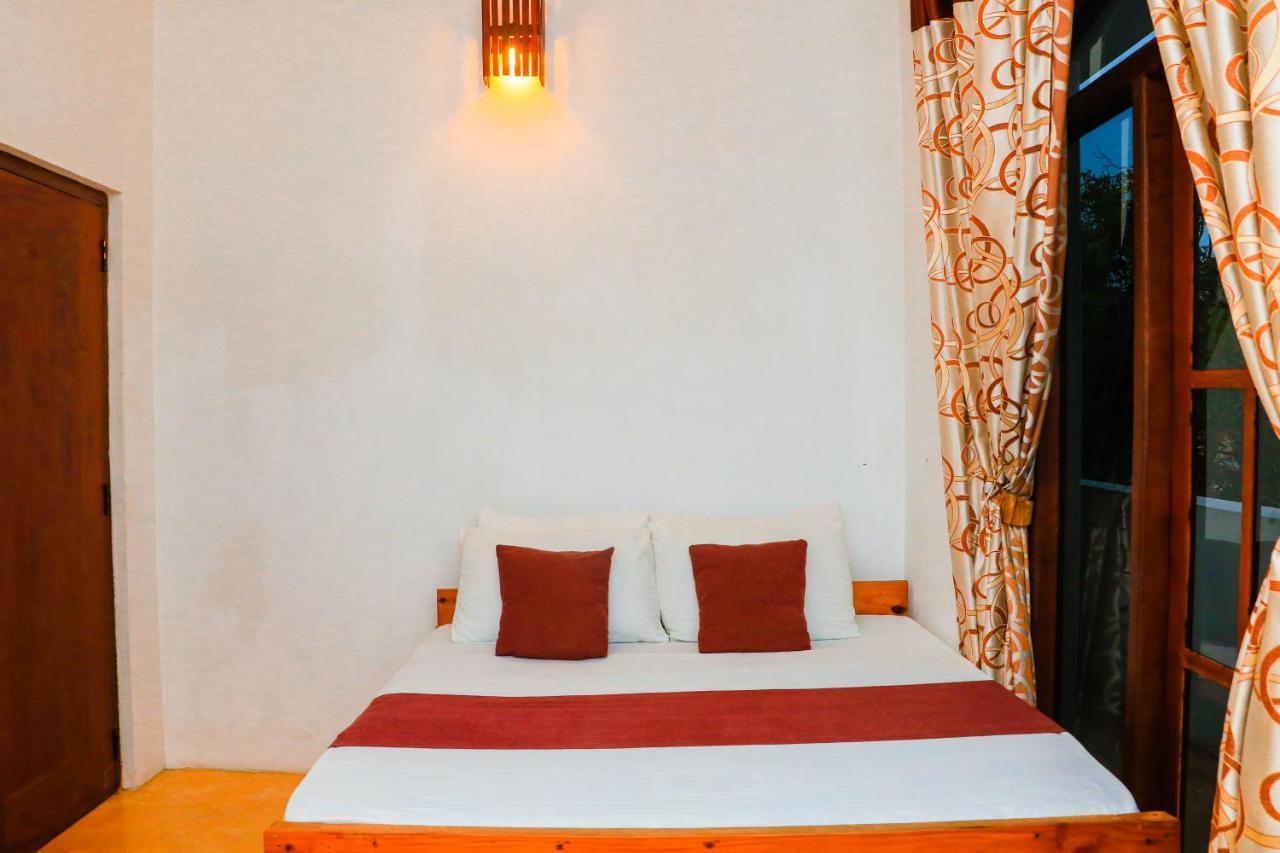 Like Mike Tourist Guest House & Restaurant Negombo Ngoại thất bức ảnh