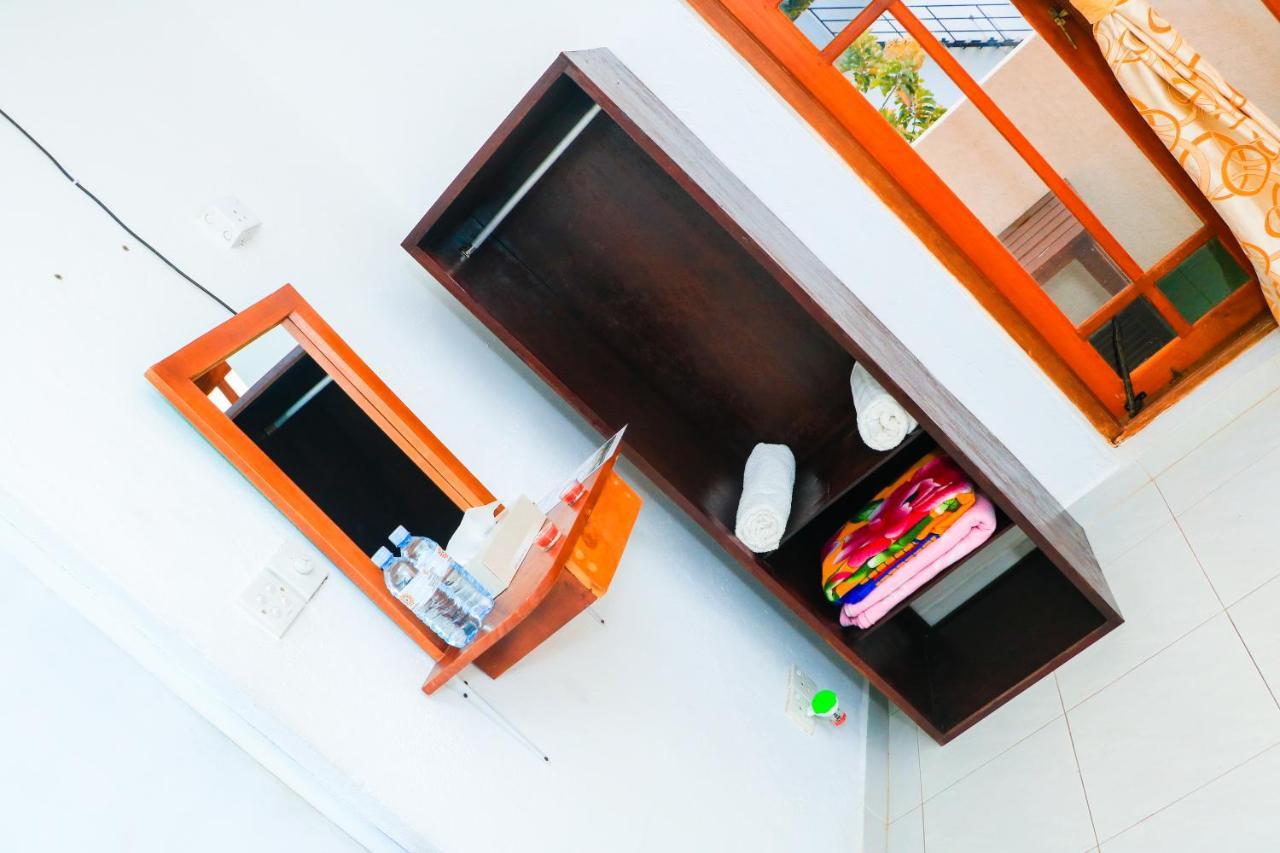 Like Mike Tourist Guest House & Restaurant Negombo Ngoại thất bức ảnh
