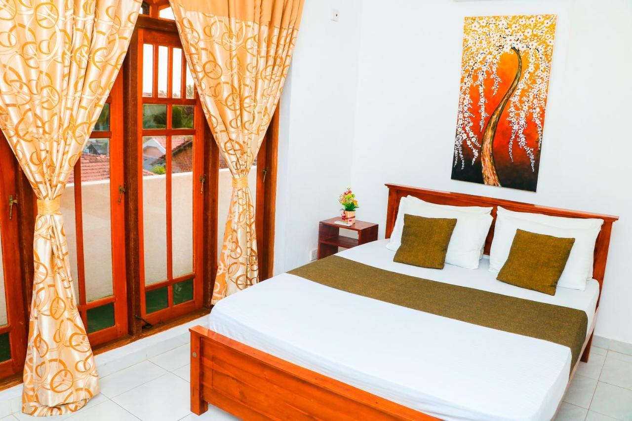 Like Mike Tourist Guest House & Restaurant Negombo Ngoại thất bức ảnh