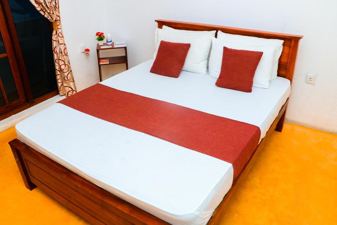 Like Mike Tourist Guest House & Restaurant Negombo Ngoại thất bức ảnh