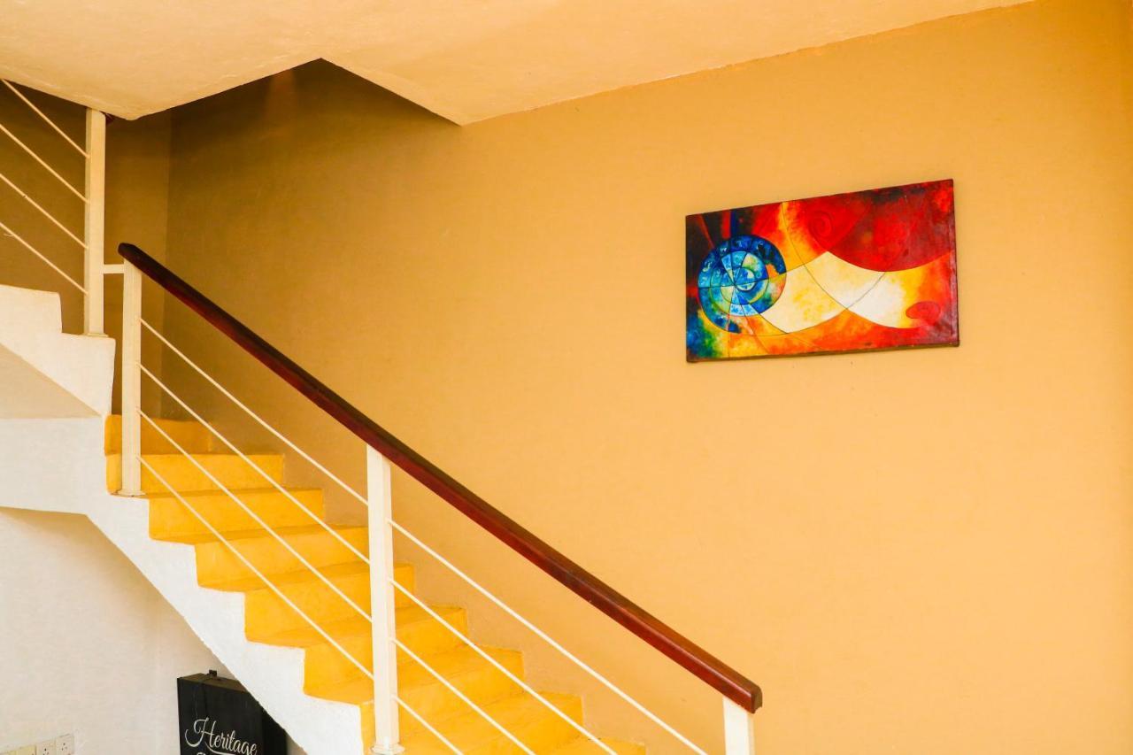 Like Mike Tourist Guest House & Restaurant Negombo Ngoại thất bức ảnh